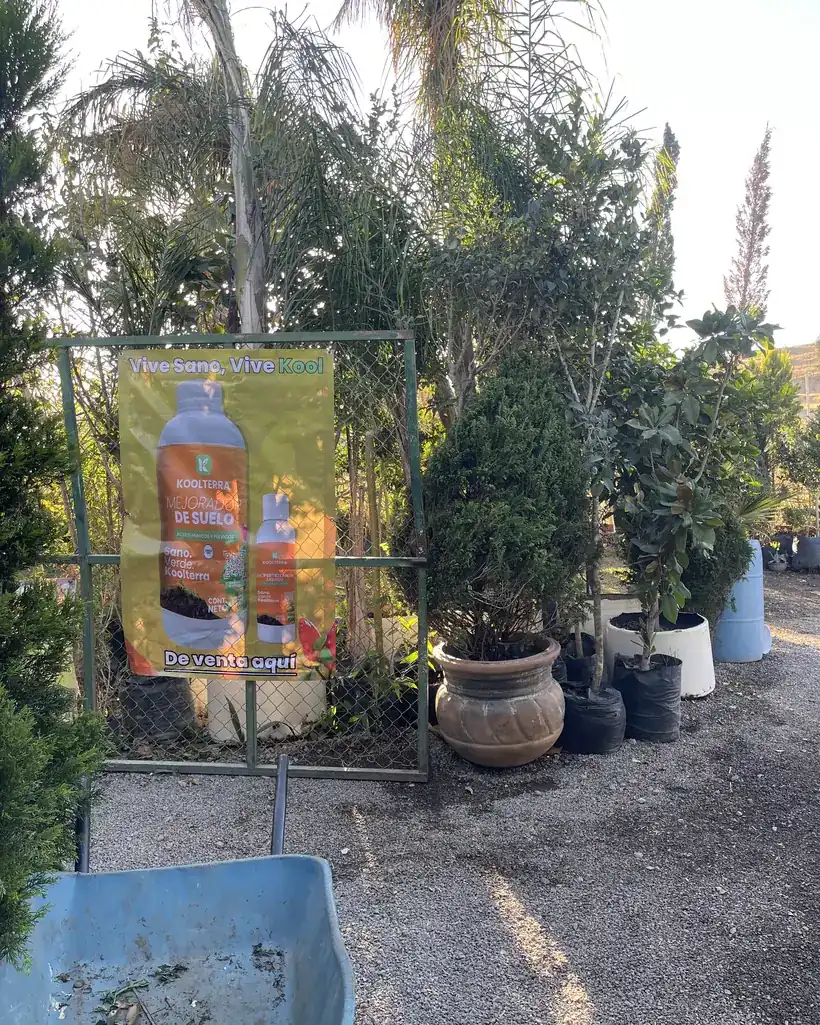 Productos Koolterra de venta en un vivero de la ciudad de Chihuahua